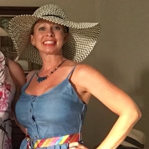 Meet your Posher, Raquel